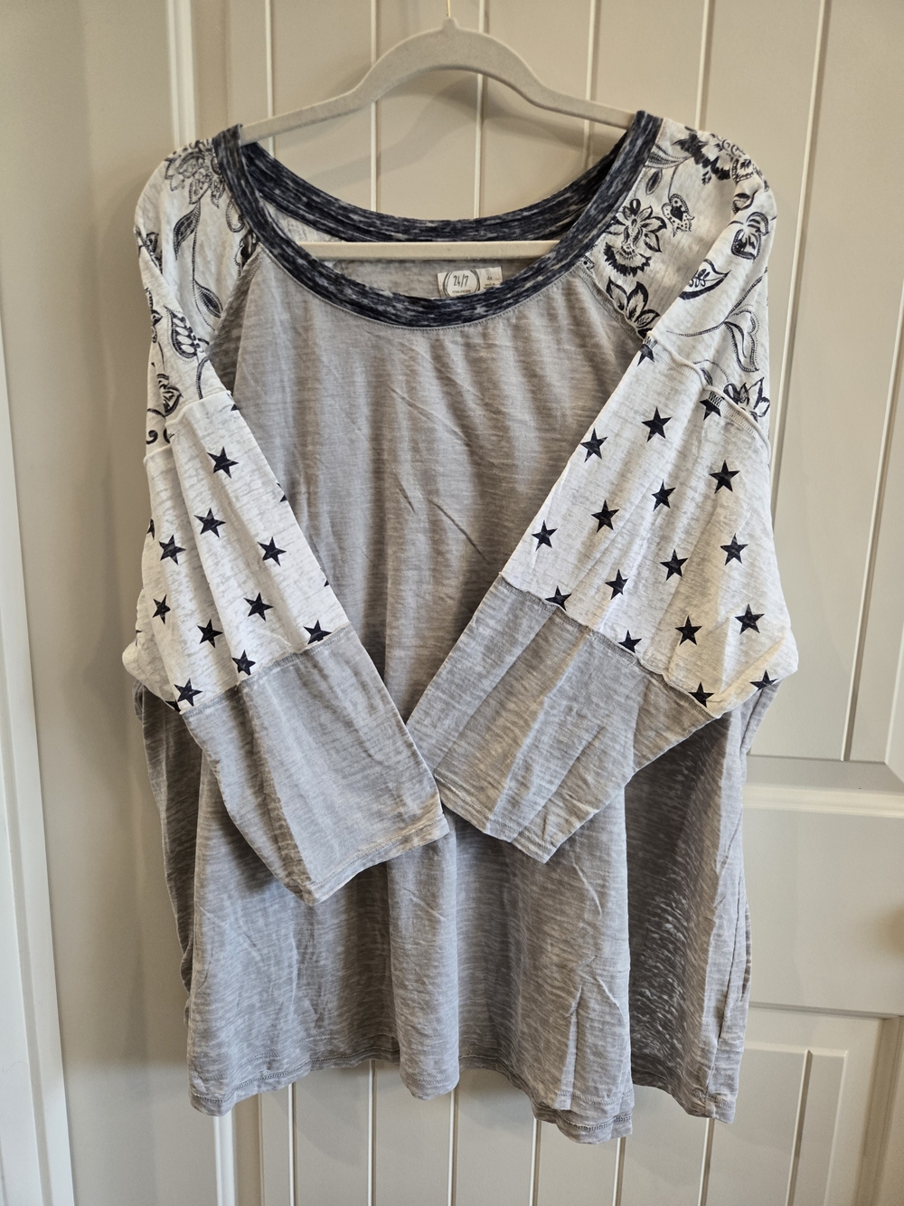 Maurices Relaxed Grey Raglan Top with 3/4 Star & Floral Sleeves Size 4x